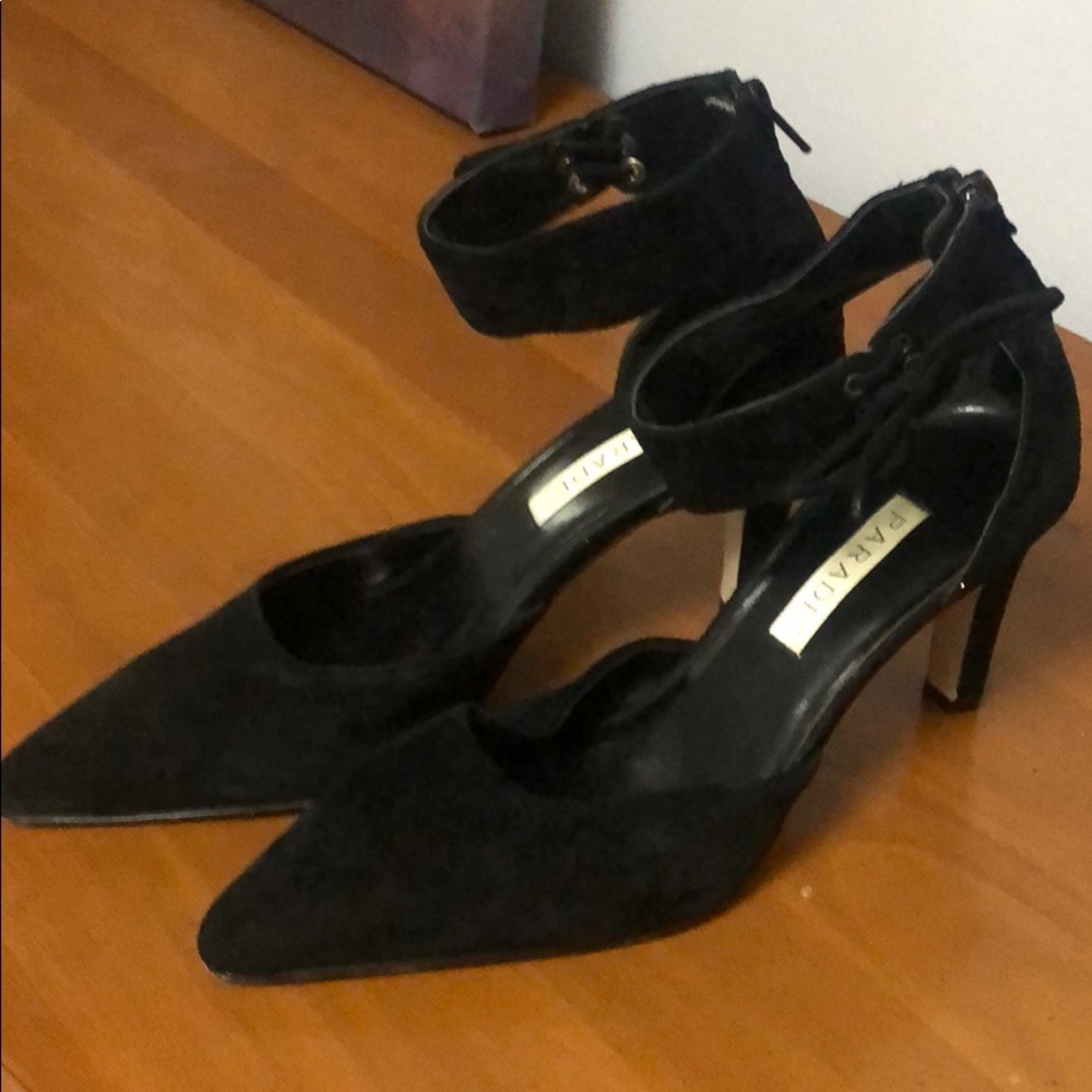 Black heels w/ ankle strap! Size 9.5 Worn once!